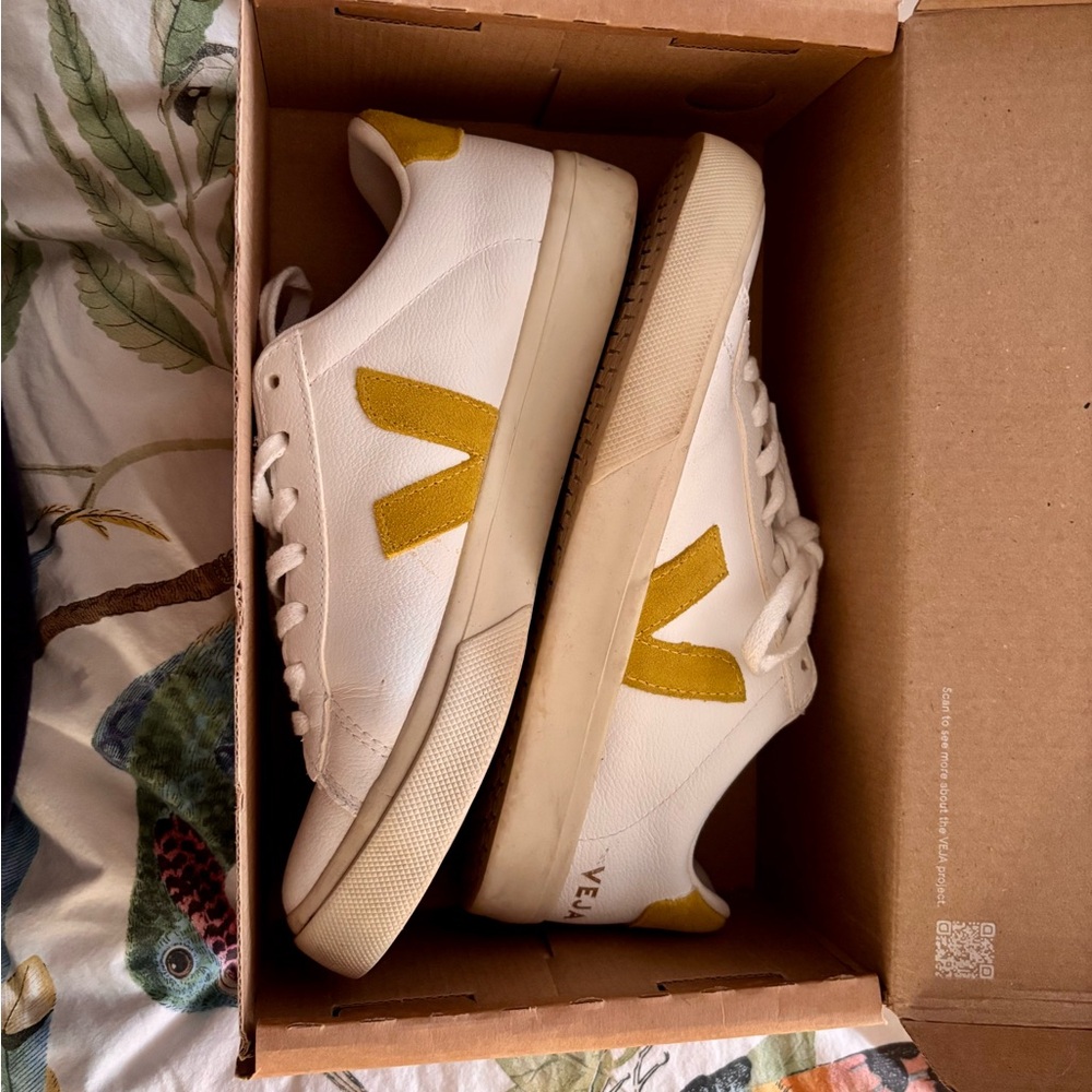 Veja Campo Leather Sneakers - Extra White and Liquor